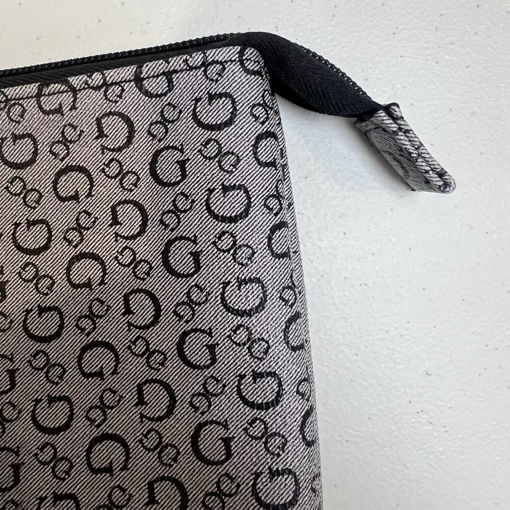 Guess Junction Travel Makeup Bag Zipper 8”x10” New With‎ Tags